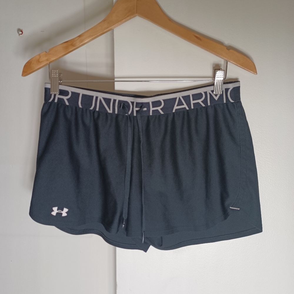 Under Armour Women's Sz M Athletic Shorts
